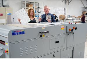 Успешный опыт CEWE с первой в Европе лакировальной машиной ULTRA PrintFlood 300A AQ